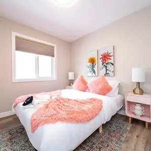 Apartment New, Euro-style Suite, Whyte Avenue, Ac, Netflix, Sleeps 6!, Edmonton