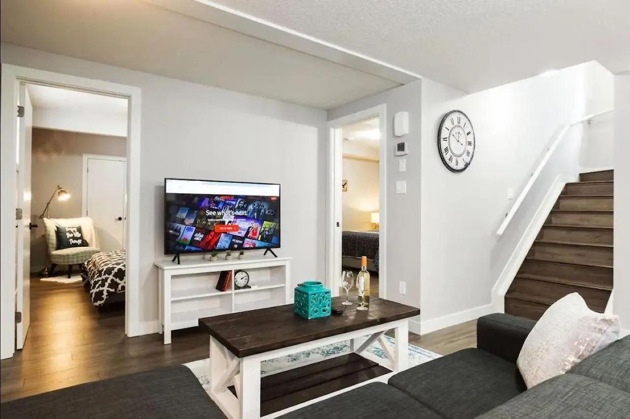 Modern Executive Suite I Complimentary Netflix & Parking! Edmonton Canada