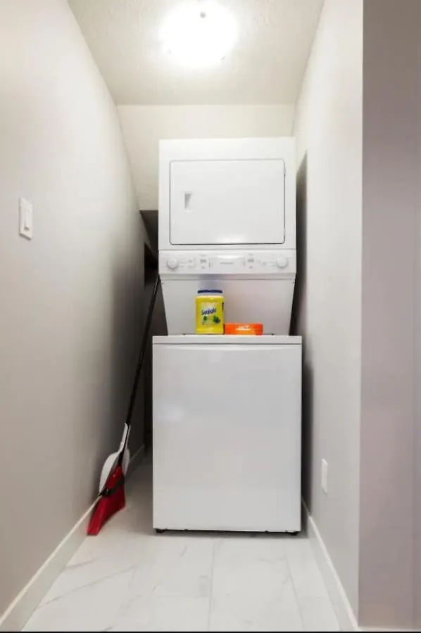 Modern Executive Suite I Complimentary Netflix & Parking! Edmonton Apartment