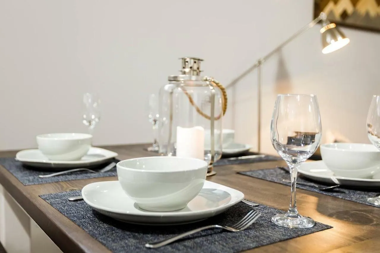 Modern Executive Suite I Complimentary Netflix & Parking! Edmonton Canada