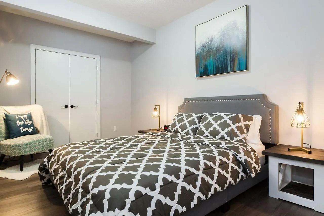 Modern Executive Suite I Complimentary Netflix & Parking! Edmonton Apartment
