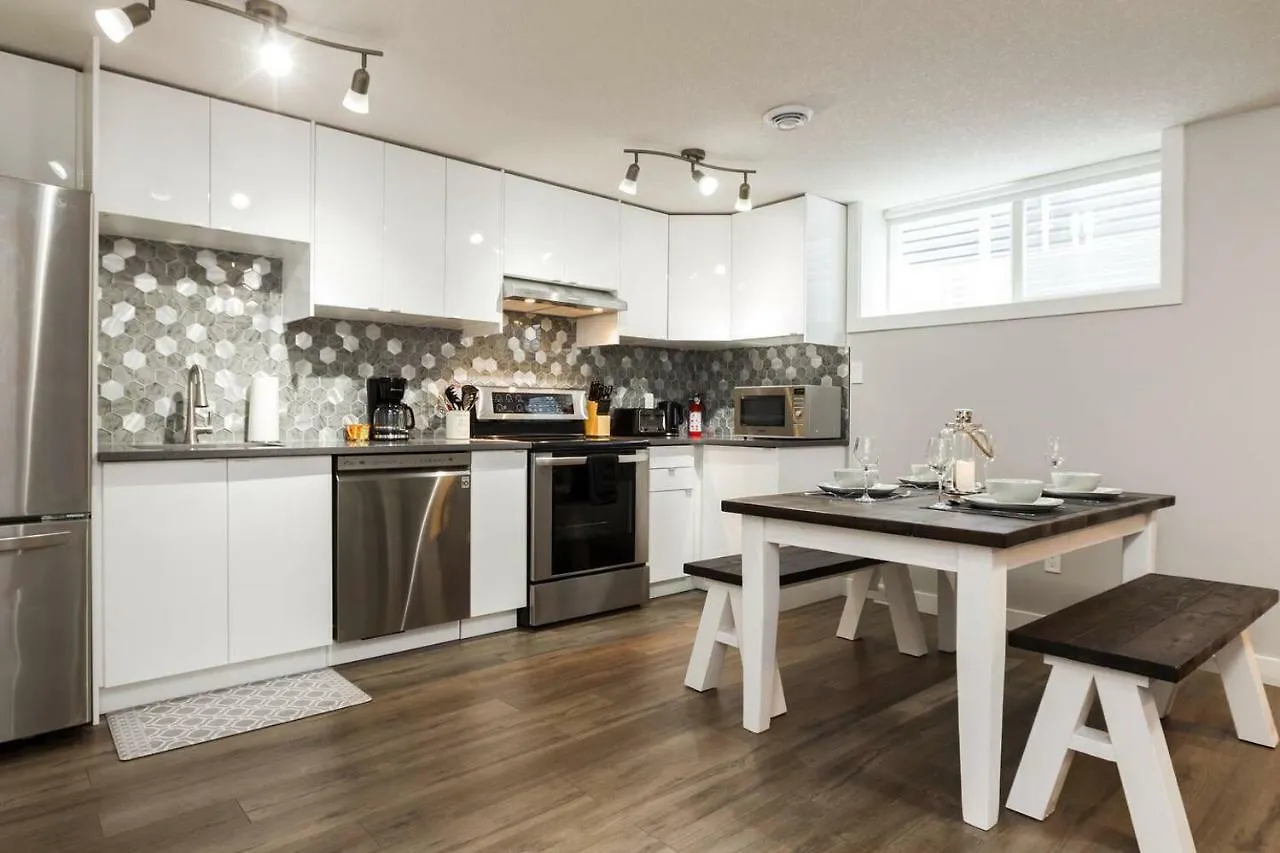 Modern Executive Suite I Complimentary Netflix & Parking! Edmonton 0*,