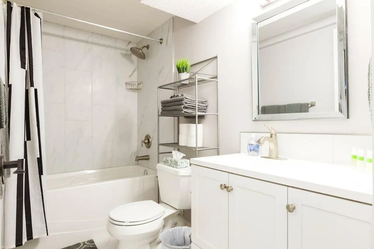 Modern Executive Suite I Complimentary Netflix & Parking! Edmonton 0*,  Canada