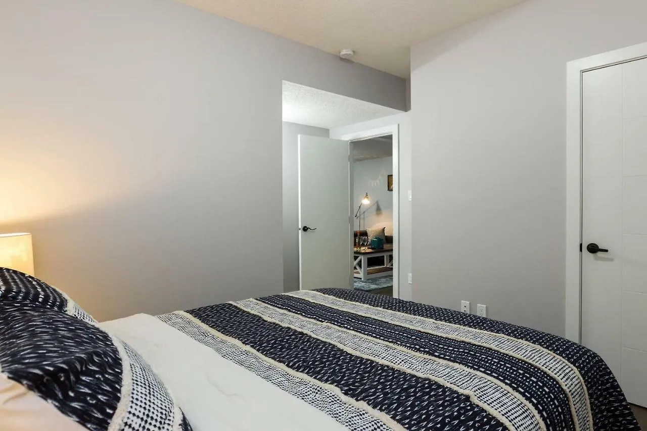 Modern Executive Suite I Complimentary Netflix & Parking! Edmonton 0*,  Canada