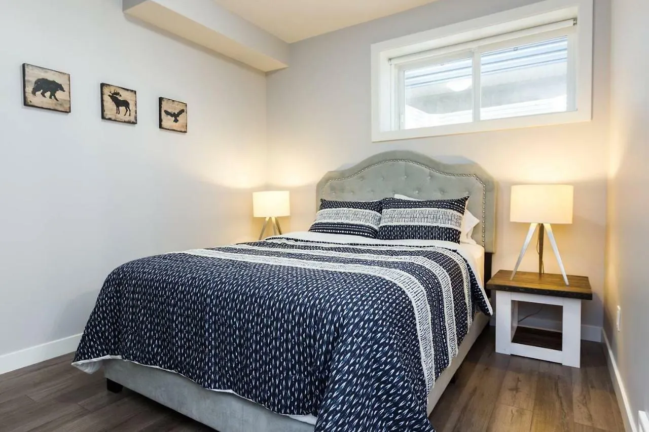 Modern Executive Suite I Complimentary Netflix & Parking! Edmonton