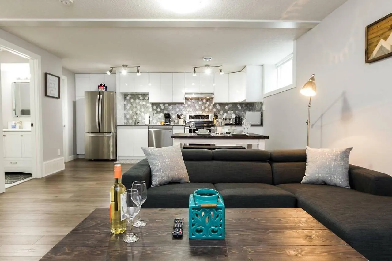 Modern Executive Suite I Complimentary Netflix & Parking! Edmonton 0*,  Canada