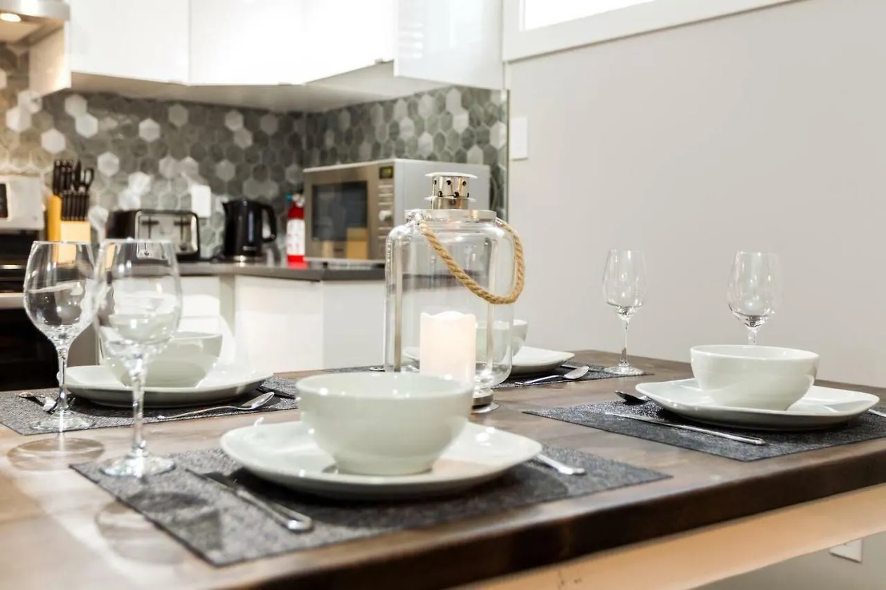 Modern Executive Suite I Complimentary Netflix & Parking! Edmonton